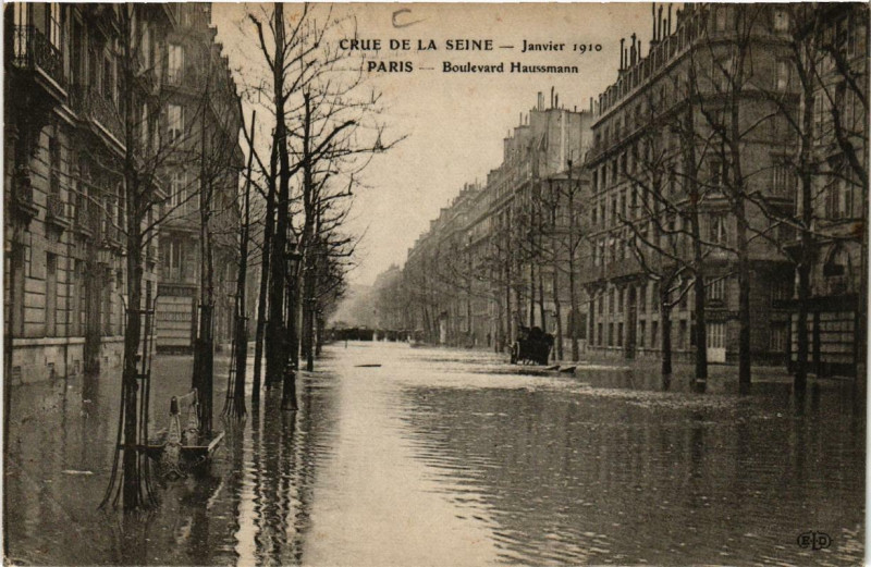 Carte postale ancienne Paris Boulevard Haussmann Inondations 1910 à Paris