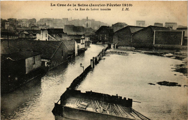 Carte postale ancienne La Crue de la Seine (Janvier-Février 1910) - La Rue du Loiret inondée à Paris 13e