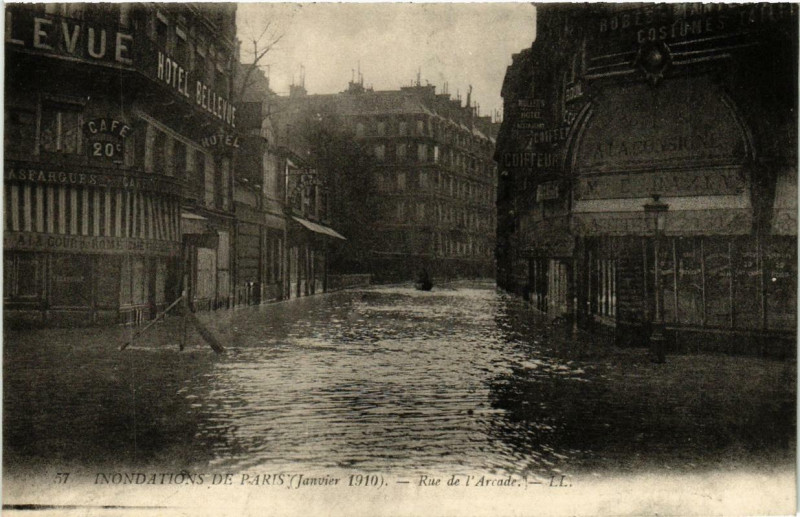 Carte postale ancienne Paris Rue de l'Arcade Inondations 1910 à Paris