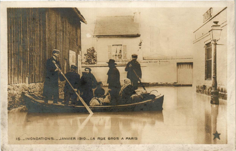 Carte postale ancienne Paris La rue Gros Inondations 1910 à Paris