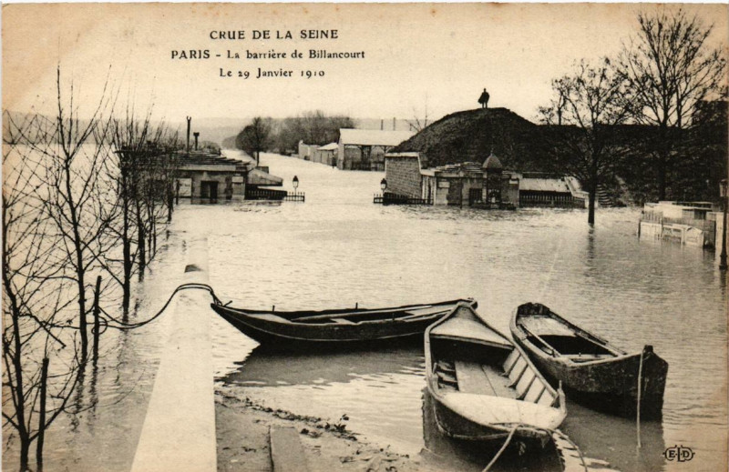 Carte postale ancienne Paris La barriere de Billancourt Inondations 1910 à Paris