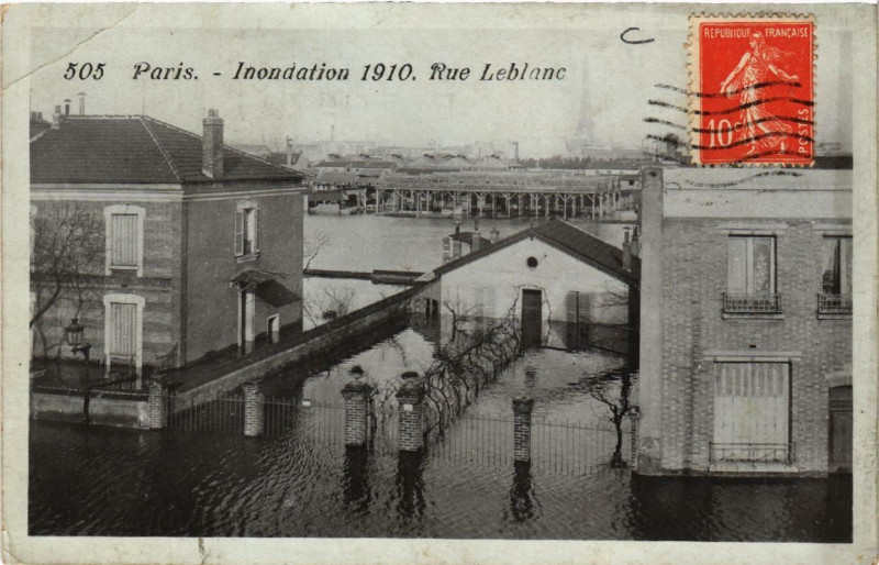 Carte postale ancienne Paris Rue Leblanc Inondations 1910 à Paris