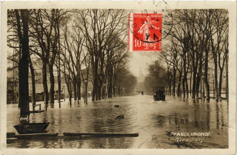 Carte postale ancienne Paris Quai d'Orsay Inondations 1910 à Paris