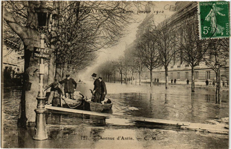 Carte postale ancienne Paris Avenue d'Antin Inondations 1910 à Paris
