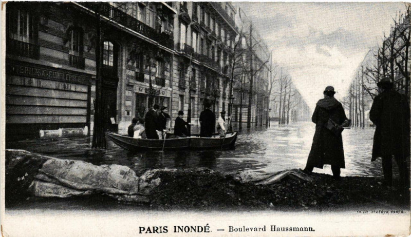 Carte postale ancienne Paris Boulevard Haussmann Inondations 1910 à Paris