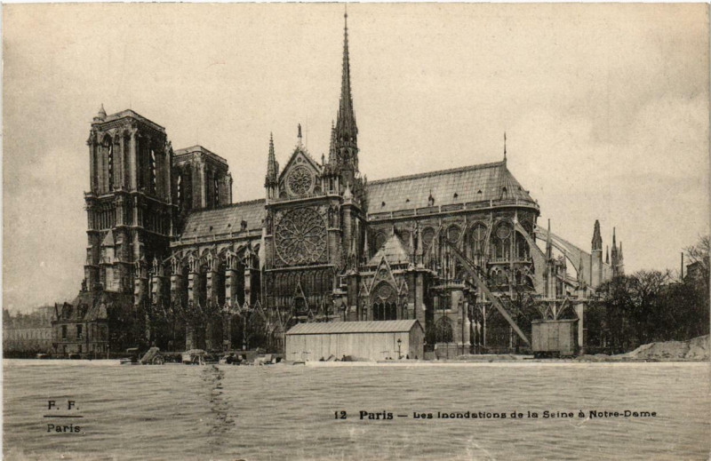 Carte postale ancienne Paris N.-D. Inondations 1910 à Paris