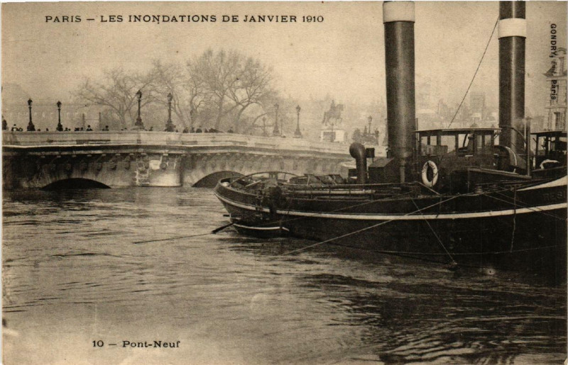 Carte postale ancienne Paris Pont Neuf Inondations 1910 à Paris