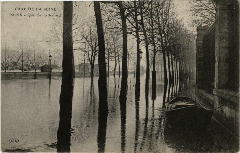 Carte postale ancienne Paris Quai Saint-Bernard Inondations 1910 à Paris