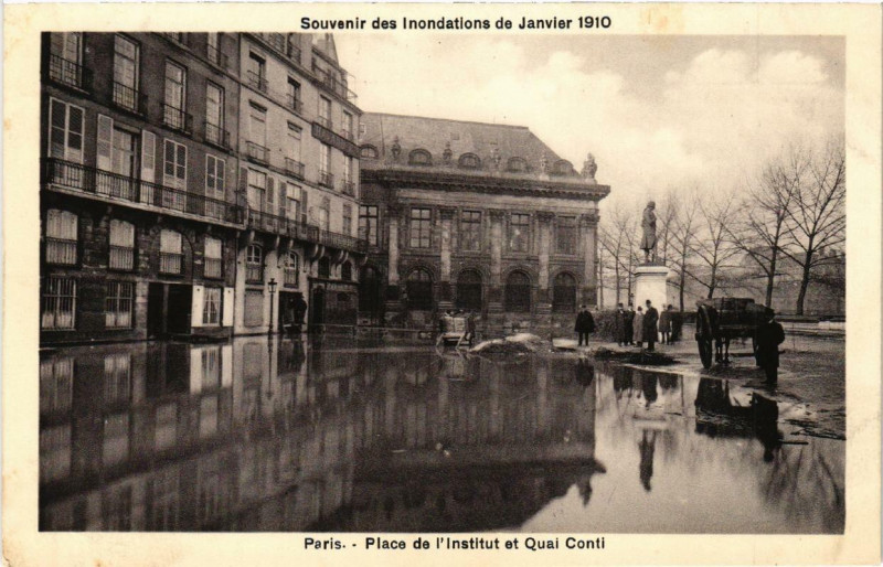 Carte postale ancienne Paris Place de l'Institut et Quai Conti Inondations 1910 à Paris