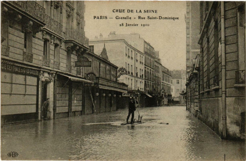 Carte postale ancienne Paris Grenelle Rue Saint-Dominique Inondations 1910 à Paris
