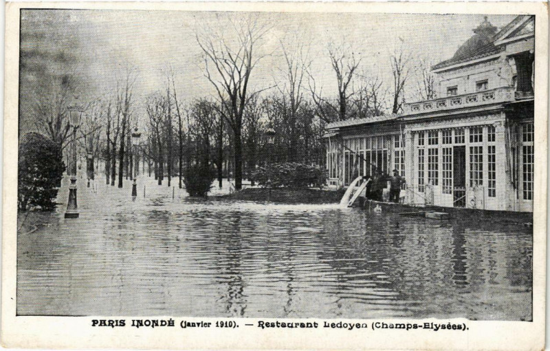 Carte postale ancienne Paris Restaurant Ledoyen Champs-Elysées Inondations 1910 à Paris