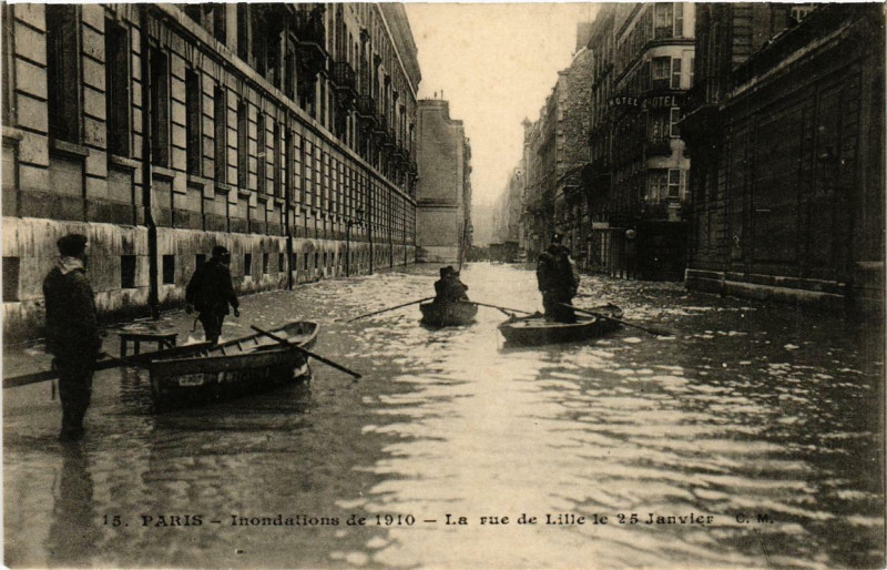 Carte postale ancienne Paris La rue de Lille Inondations 1910 à Paris