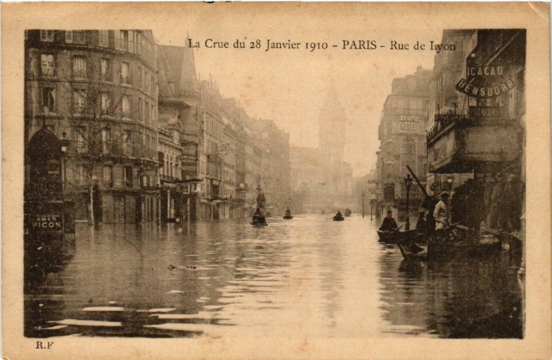Carte postale ancienne Paris Rue de Lyon Inondations 1910 à Paris