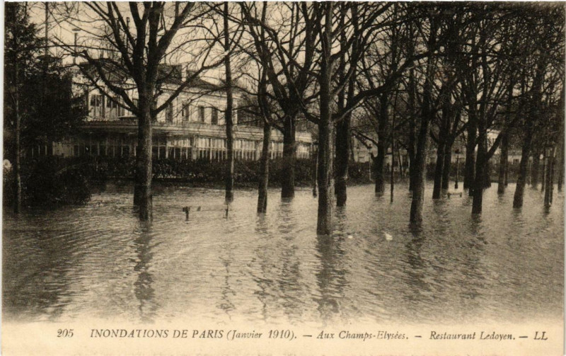 Carte postale ancienne Paris Aux Champs-Elysées Restaurant Ledoyen Inondations 1910 à Paris