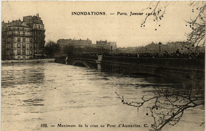 Carte postale ancienne Paris Pont d'Austerlitz Inondations 1910 à Paris