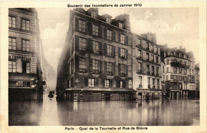 Carte postale ancienne Paris Quai de la Tournelle et Rue de Bievre Inondations 1910 à Paris