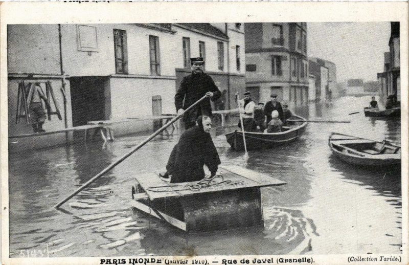 Carte postale ancienne Paris inondé (janvier 1910) - Rue de Javel (Grenelle) à Paris 15e