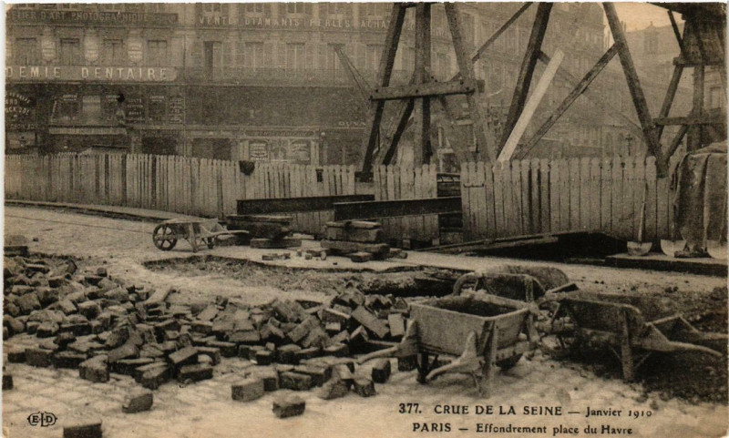 Carte postale ancienne Paris Effondrement Place du Havre Inondations 1910 à Paris