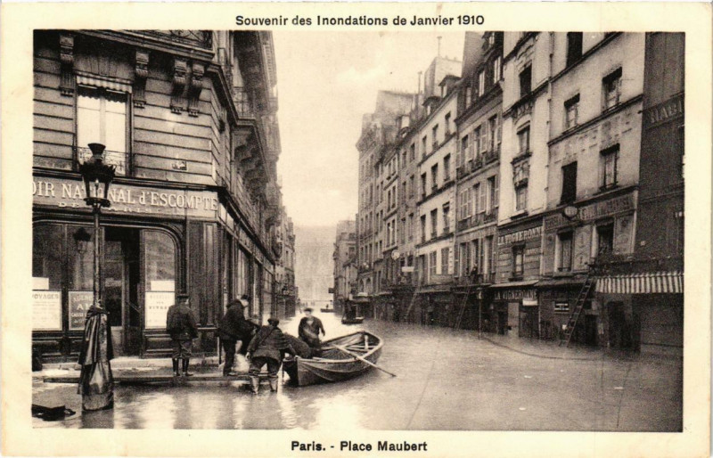 Carte postale ancienne Paris Place Maubert Inondations 1910 à Paris