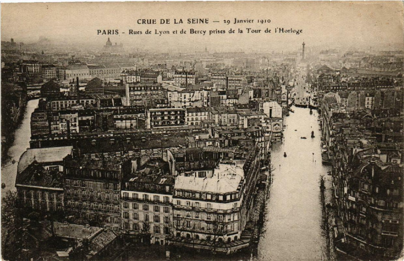 Carte postale ancienne Rues de Lyon et de Bercy prises de la Tour de l'Horloge à Paris 12e