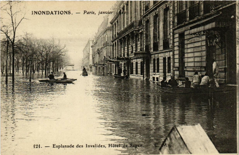 Carte postale ancienne Paris Esplanade des Invalides Hotel de Sagan Inondations 1910 à Paris