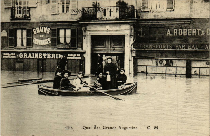 Carte postale ancienne Paris Quai des Grands Augustins Inondations 1910 à Paris