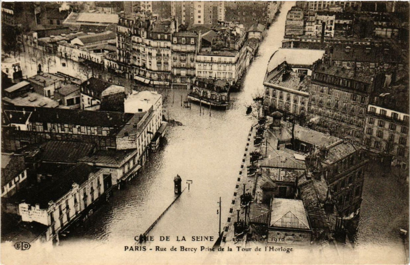 Carte postale ancienne Paris Rue de Bercy Inondations 1910 à Paris