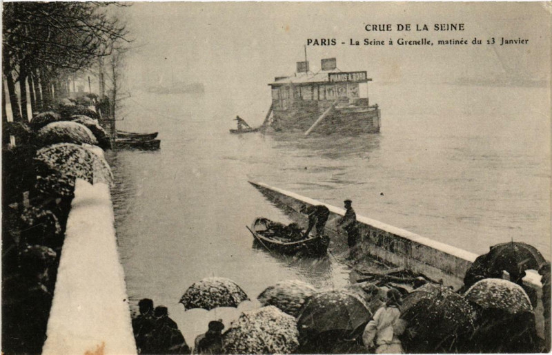 Carte postale ancienne Paris La Seine a Grenelle Inondations 1910 à Paris