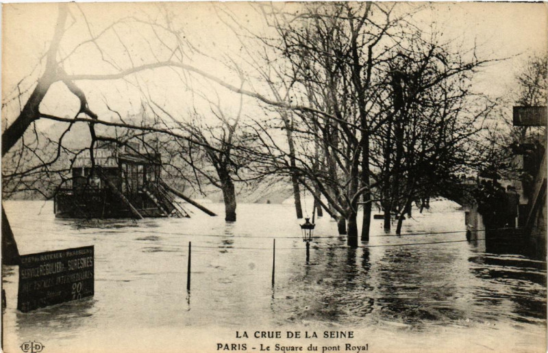 Carte postale ancienne Paris Le Square du pont Royal Inondations 1910 à Paris