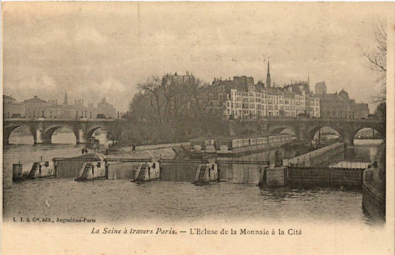 Carte postale ancienne Paris L'Ecluse de la Monnaie a la Cite La Seine a travers de Paris à Paris 6e