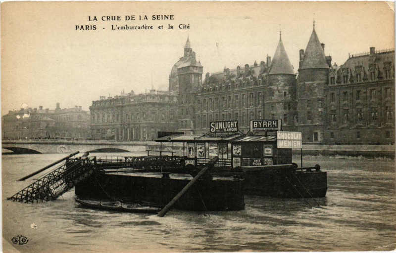 Carte postale ancienne Paris L'embarcadere de la Cite Inondations 1910 à Paris