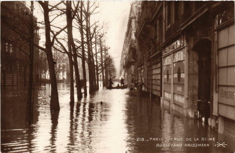 Carte postale ancienne Paris Boulevard Haussmann Inondations 1910 à Paris