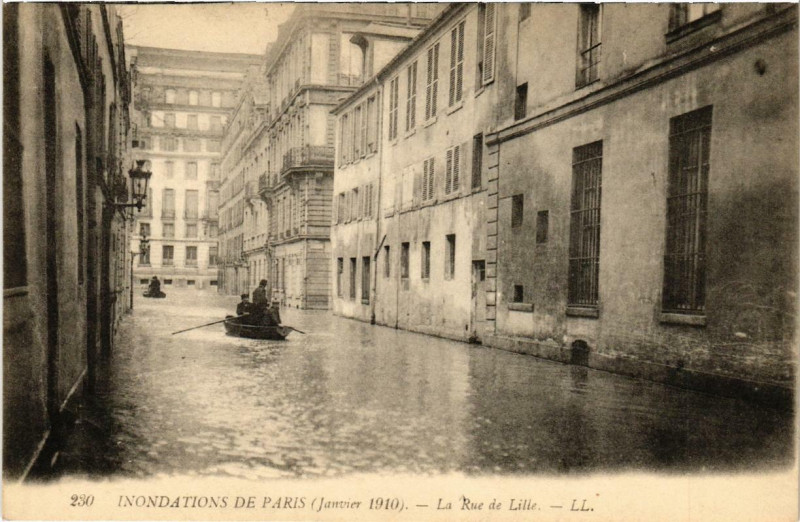 Carte postale ancienne Paris Le Rue de Lille Inondations 1910 à Paris