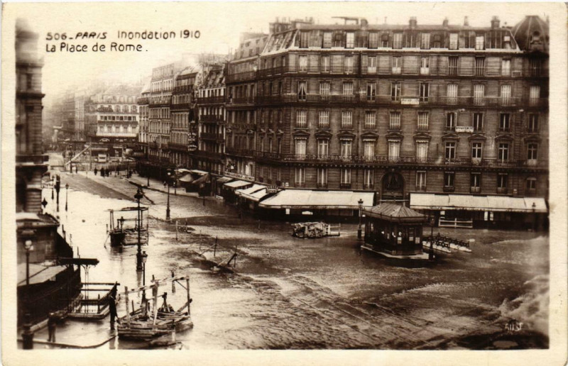 Carte postale ancienne Paris La Place de Rome Inondations 1910 à Paris