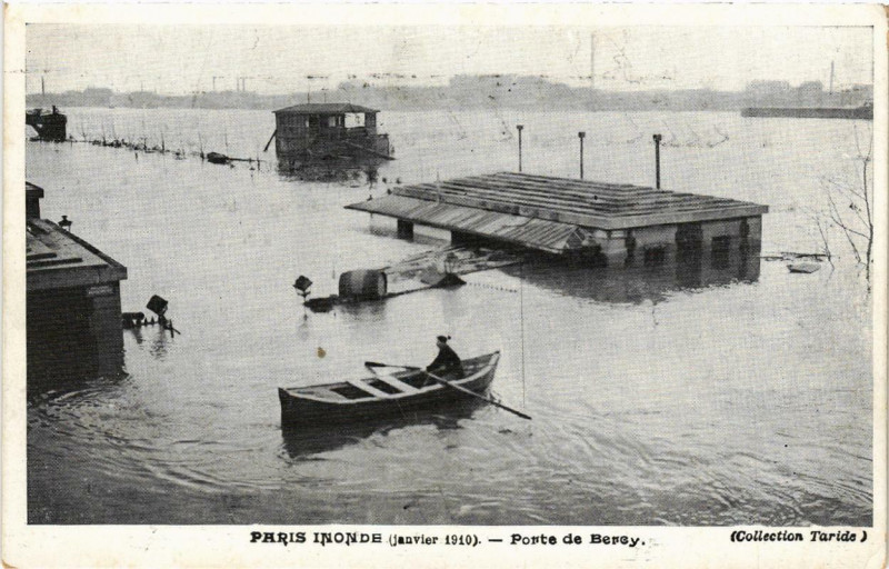 Carte postale ancienne Paris Porte de Bercy Inondations 1910 à Paris