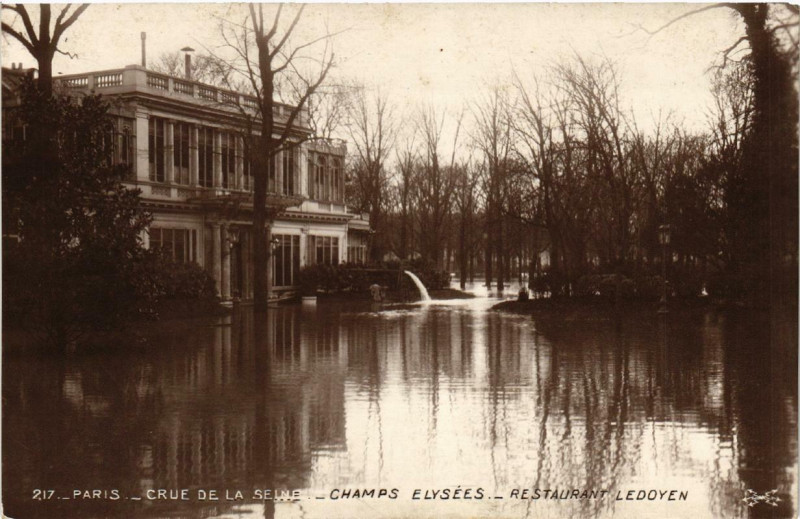 Carte postale ancienne Paris Champs Elysées Restaurant Ledoyen Inondations 1910 à Paris