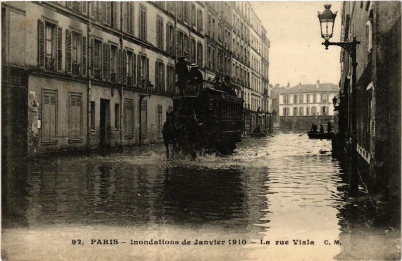 Carte postale ancienne Paris La rue Viala Inondations 1910 à Paris