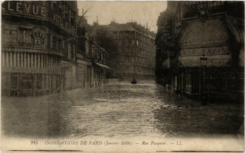 Carte postale ancienne Paris Rue Pasquier Inondations 1910 à Paris
