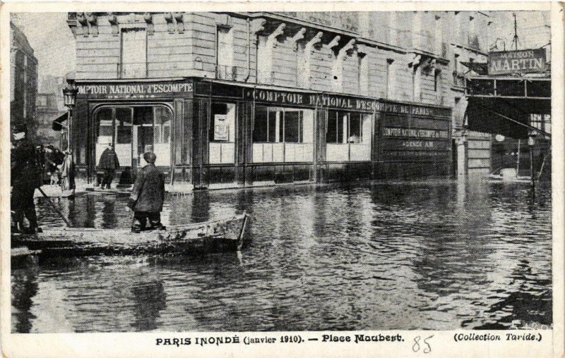 Carte postale ancienne Paris Place Maubert Inondations 1910 à Paris
