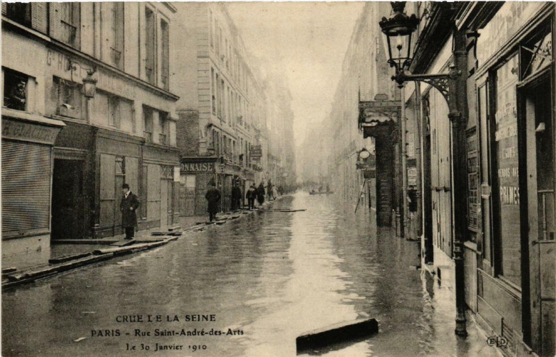 Carte postale ancienne Paris Rue Saint-Andre-des-Arts Inondations 1910 à Paris