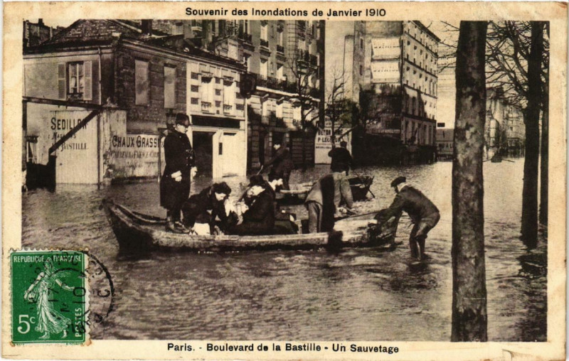 Carte postale ancienne Paris Boulevard de la Bastille Inondations 1910 à Paris