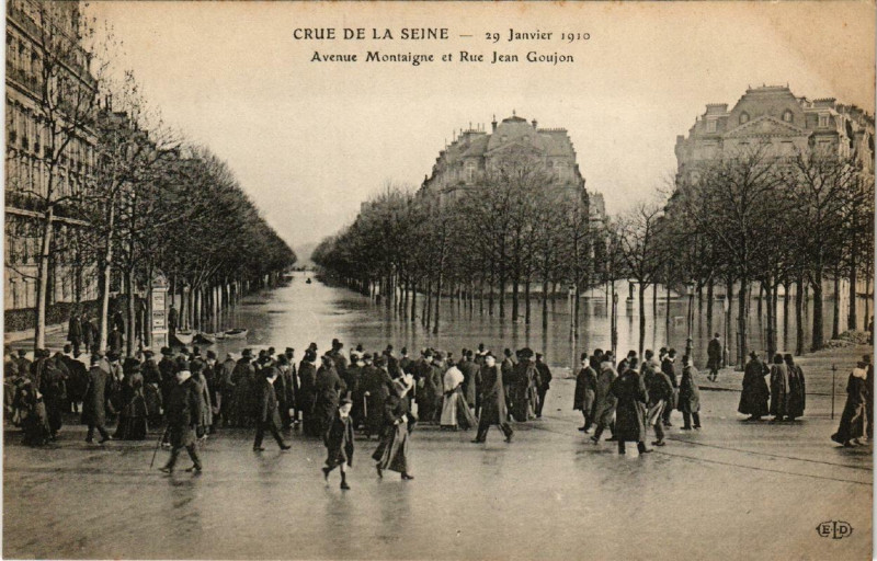 Carte postale ancienne Paris Avenue Montagine et Rue Jean Goujon Inondations 1910 à Paris
