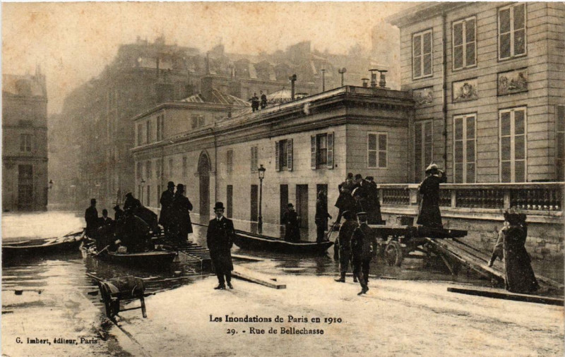 Carte postale ancienne Paris Rue de Bellechasse Inondations 1910 à Paris
