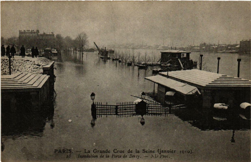 Carte postale ancienne Paris Porte de Bercy Inondations 1910 à Paris