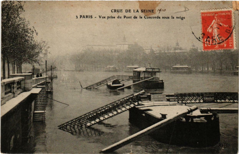 Carte postale ancienne Paris vue prise du Pont de la Concorde Inondations 1910 à Paris