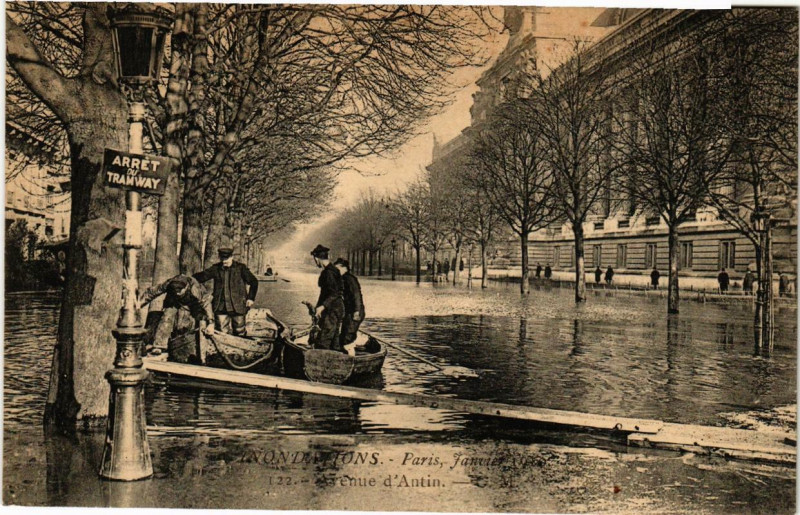 Carte postale ancienne Paris Avenue d'Antin Inondations 1910 à Paris