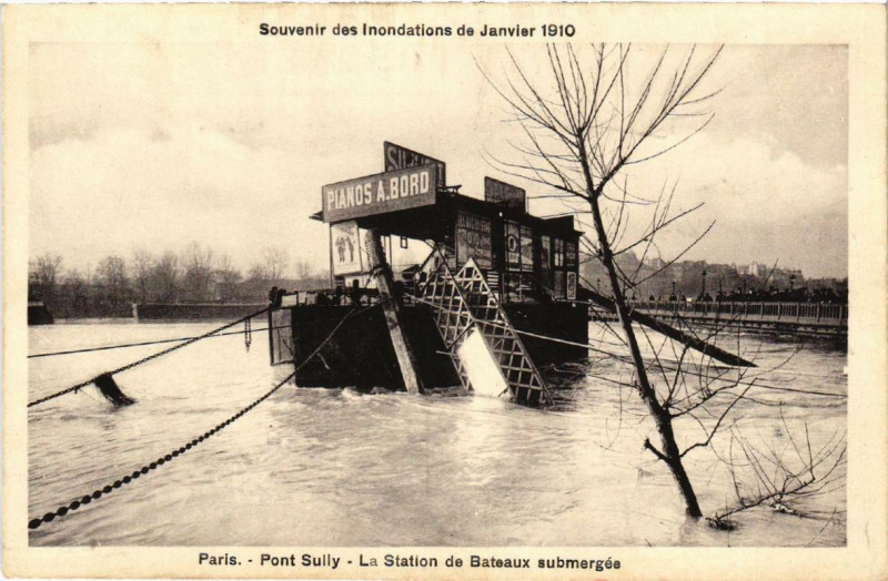 Carte postale ancienne Paris Pont de Sully La Station de Bateaux Inondations 1910 à Paris