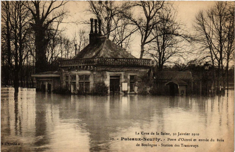 Carte postale ancienne Paris Puteaux-Neuilly Poste d'Octroi Inondations 1910 à Paris