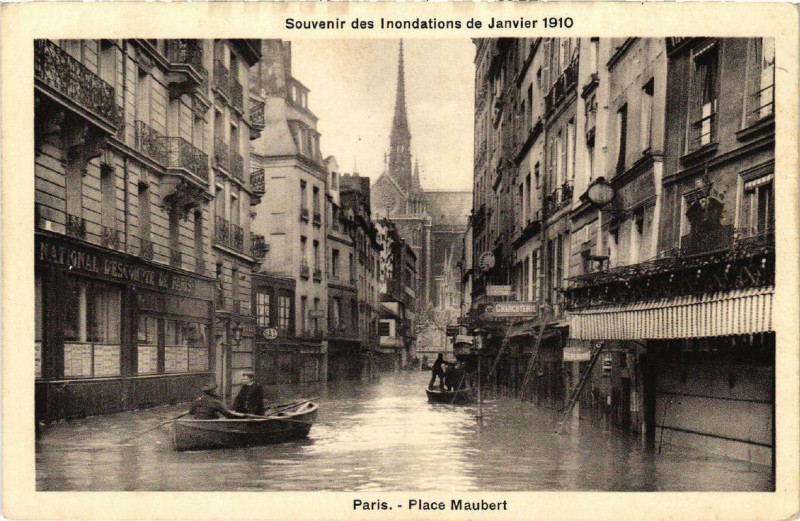 Carte postale ancienne Paris Place Maubert Inondations 1910 à Paris