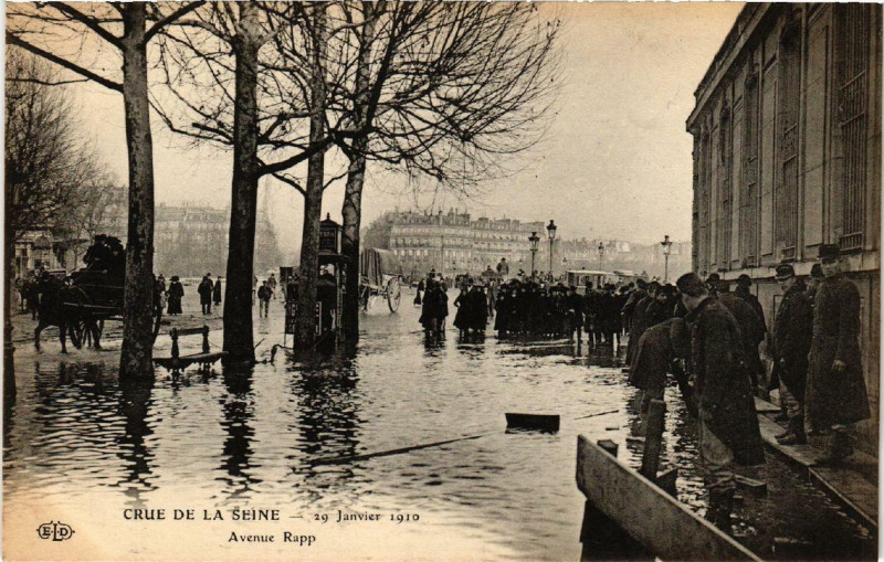 Carte postale ancienne Paris Avenue Rapp Inondations 1910 à Paris